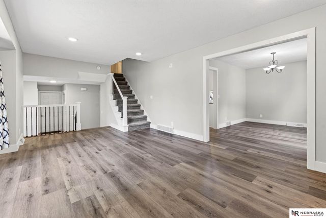 638 S 215th Street, Omaha, NE 68022