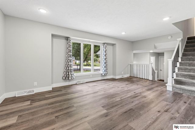 638 S 215th Street, Omaha, NE 68022