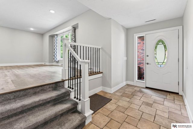 638 S 215th Street, Omaha, NE 68022
