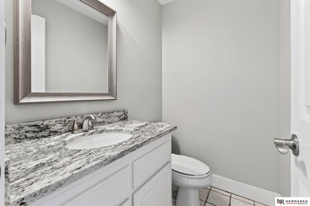 638 S 215th Street, Omaha, NE 68022