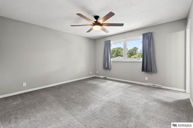 638 S 215th Street, Omaha, NE 68022