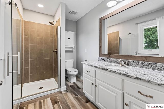 638 S 215th Street, Omaha, NE 68022