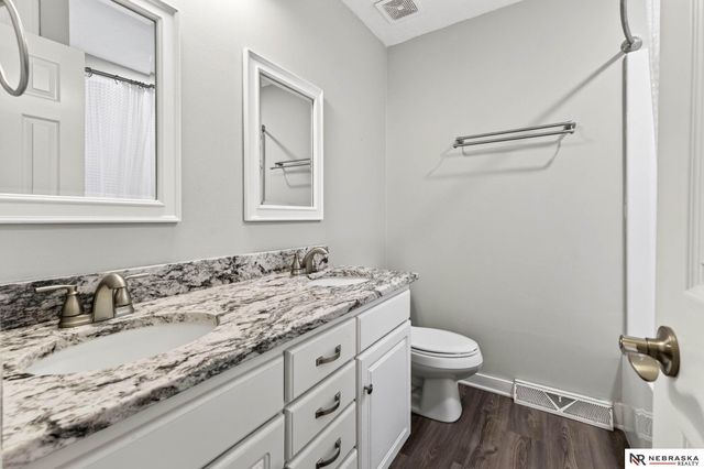 638 S 215th Street, Omaha, NE 68022
