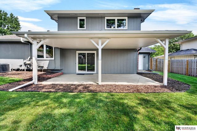 638 S 215th Street, Omaha, NE 68022