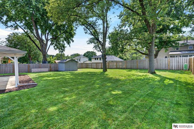 638 S 215th Street, Omaha, NE 68022