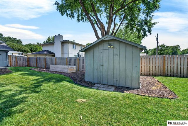 638 S 215th Street, Omaha, NE 68022