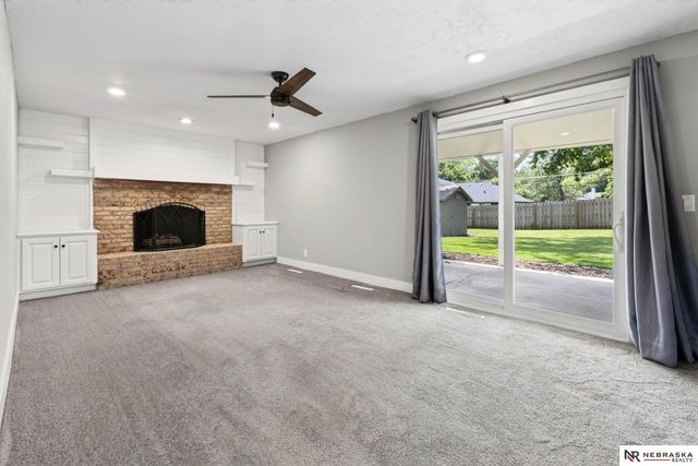638 S 215th Street, Omaha, NE 68022