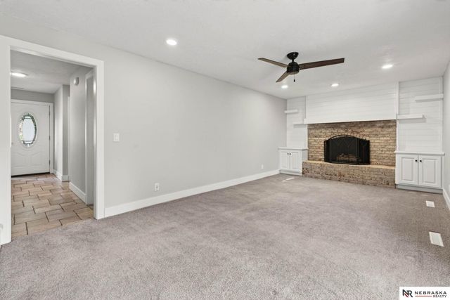 638 S 215th Street, Omaha, NE 68022