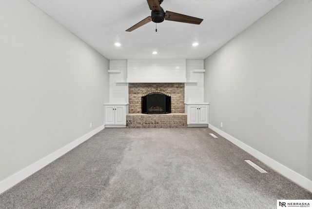 638 S 215th Street, Omaha, NE 68022