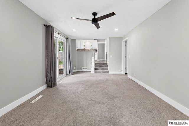 638 S 215th Street, Omaha, NE 68022