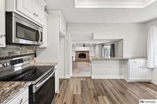 638 S 215th Street, Omaha, NE 68022