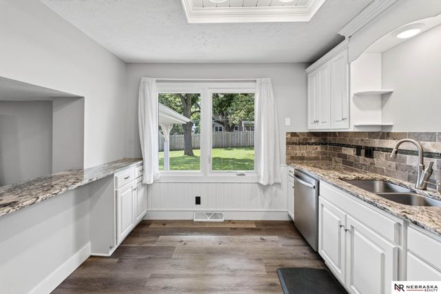638 S 215th Street, Omaha, NE 68022
