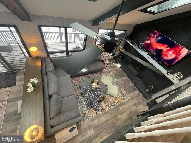 285 LAKE SHORE DR, Oakland, MD 21550