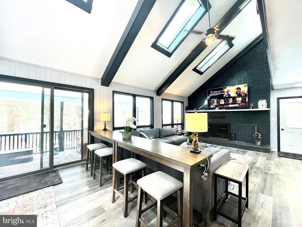 285 LAKE SHORE DR, Oakland, MD 21550