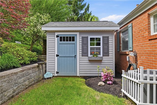 1285 CEDAR BLVD, Mt Lebanon, PA 15228