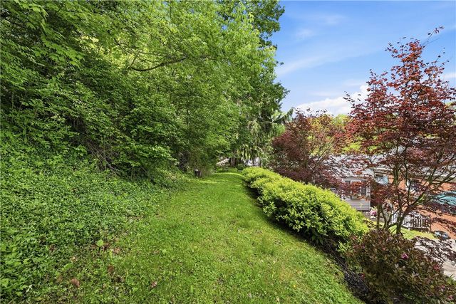 1285 CEDAR BLVD, Mt Lebanon, PA 15228