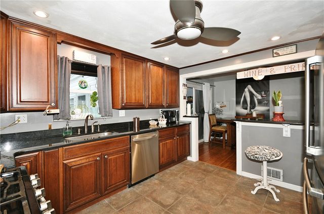 219 Hays Road, St Clair, PA 15241