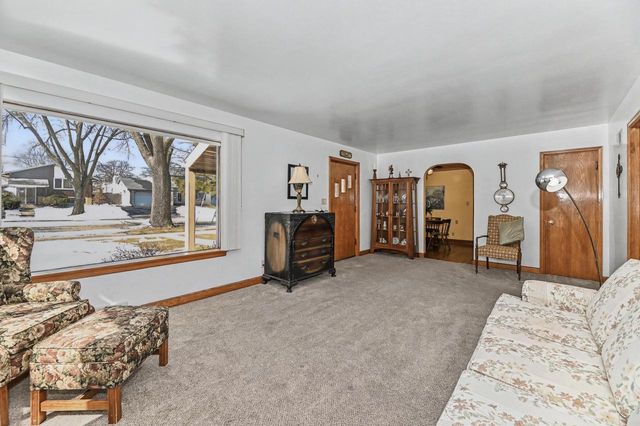 4230 S Packard AVENUE, Saint Francis, WI 53235