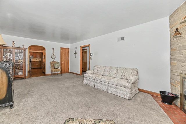 4230 S Packard AVENUE, Saint Francis, WI 53235