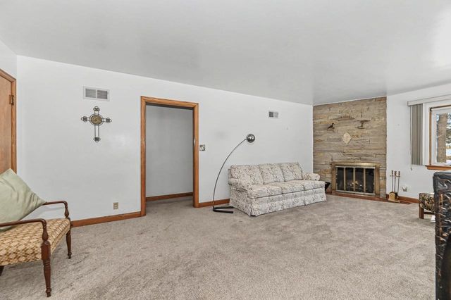 4230 S Packard AVENUE, Saint Francis, WI 53235