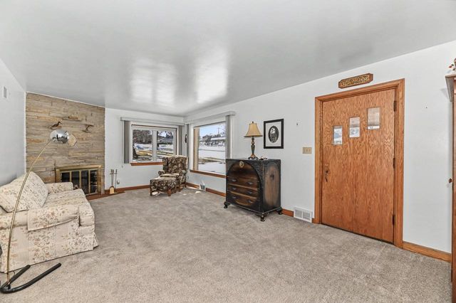 4230 S Packard AVENUE, Saint Francis, WI 53235