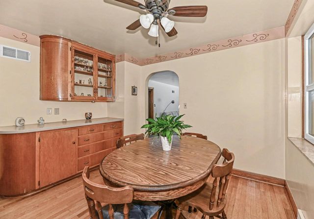 4230 S Packard AVENUE, Saint Francis, WI 53235