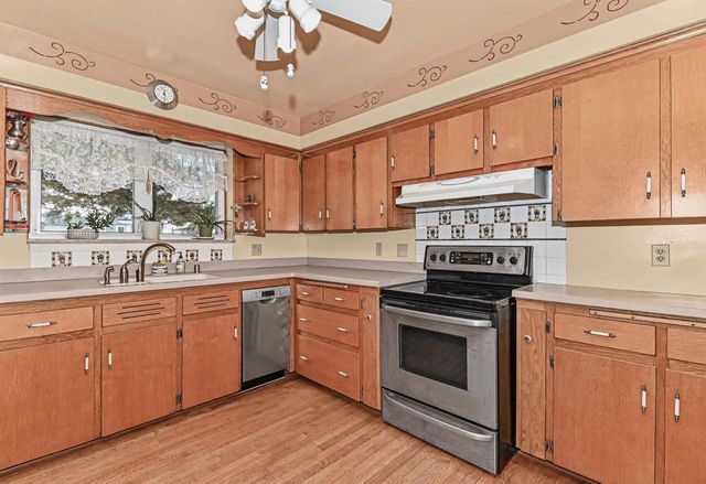 4230 S Packard AVENUE, Saint Francis, WI 53235