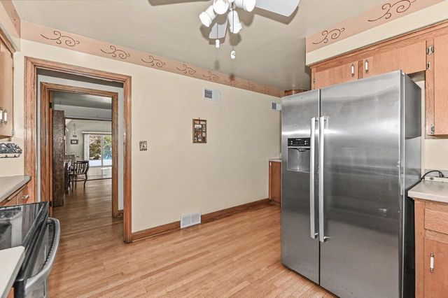 4230 S Packard AVENUE, Saint Francis, WI 53235