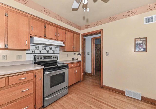 4230 S Packard AVENUE, Saint Francis, WI 53235