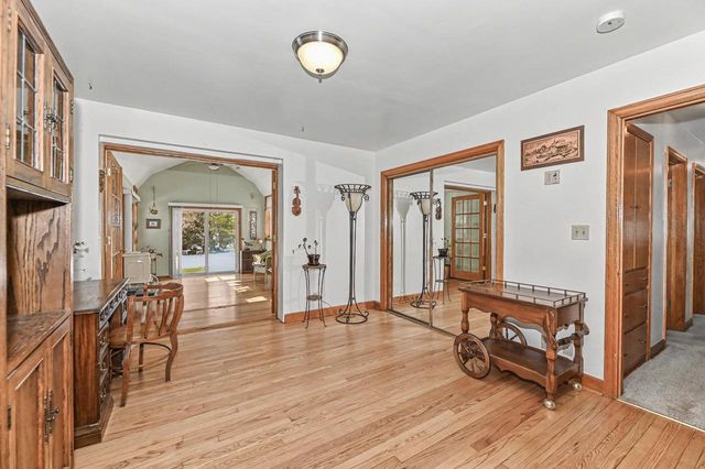 4230 S Packard AVENUE, Saint Francis, WI 53235