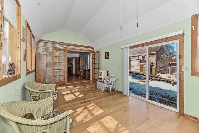 4230 S Packard AVENUE, Saint Francis, WI 53235