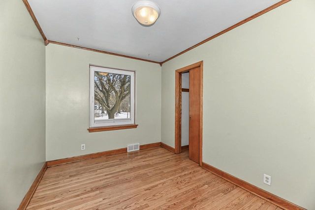 4230 S Packard AVENUE, Saint Francis, WI 53235