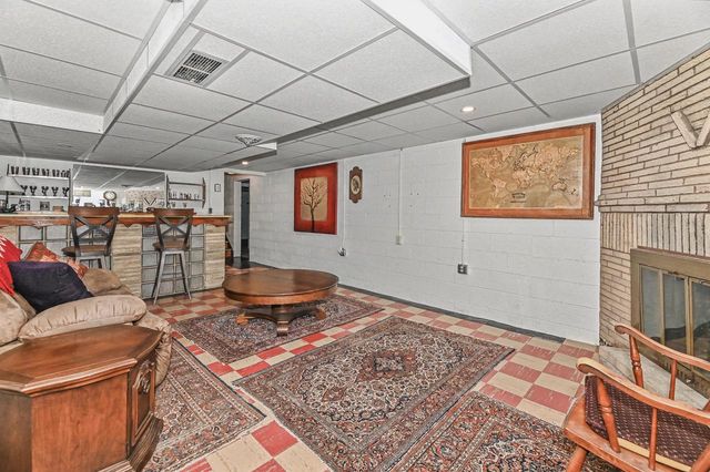 4230 S Packard AVENUE, Saint Francis, WI 53235