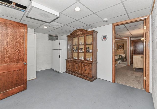 4230 S Packard AVENUE, Saint Francis, WI 53235