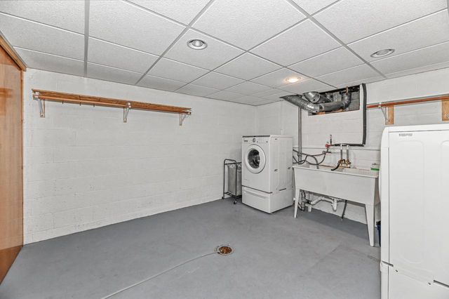 4230 S Packard AVENUE, Saint Francis, WI 53235