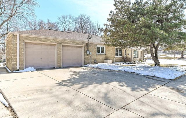 4230 S Packard AVENUE, Saint Francis, WI 53235
