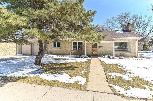 4230 S Packard AVENUE, Saint Francis, WI 53235