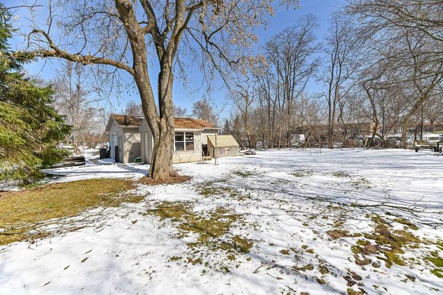 4230 S Packard AVENUE, Saint Francis, WI 53235