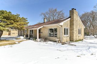 4230 S Packard AVENUE, Saint Francis, WI 53235