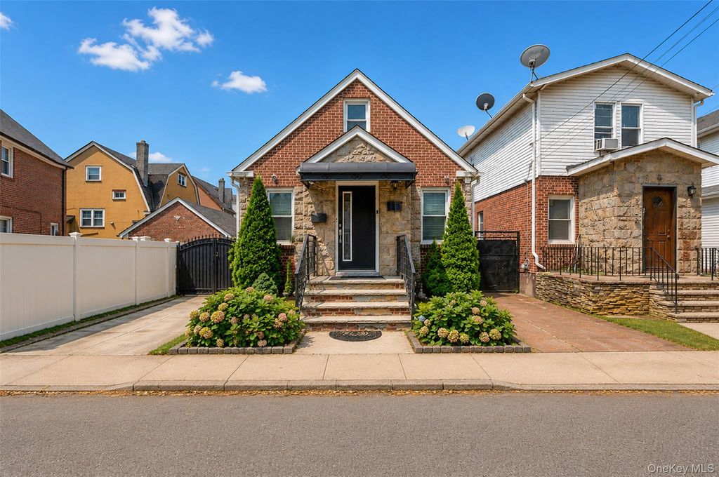 10238 85th Road, Richmond Hill, NY 11418 — photo 2