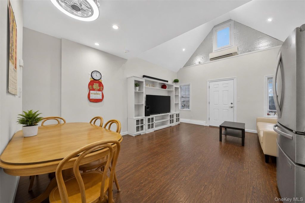 10238 85th Road, Richmond Hill, NY 11418 — photo 5