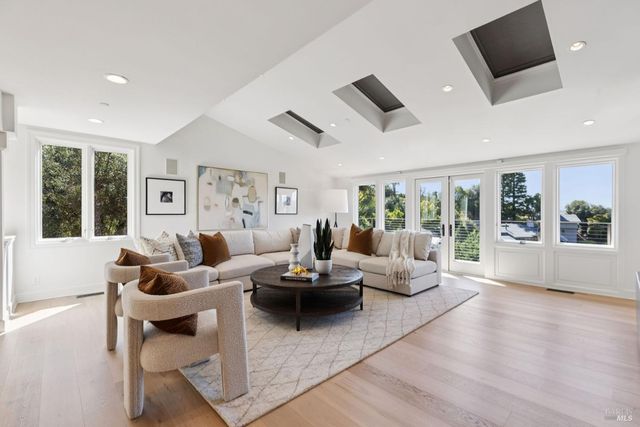 25 Mark Ter, Tiburon, CA 94920