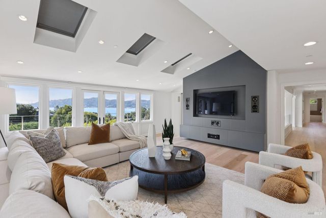 25 Mark Ter, Tiburon, CA 94920