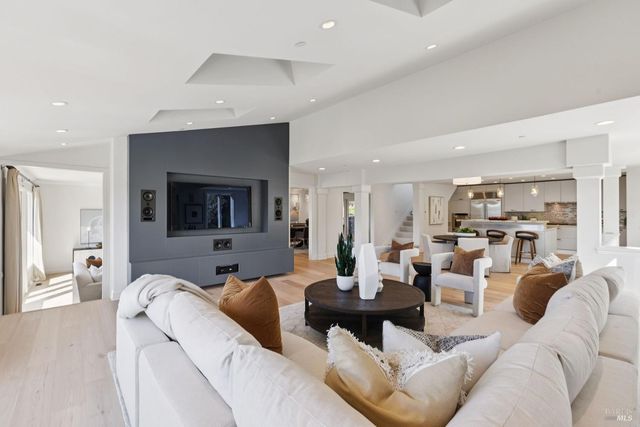 25 Mark Ter, Tiburon, CA 94920