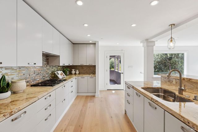 25 Mark Ter, Tiburon, CA 94920