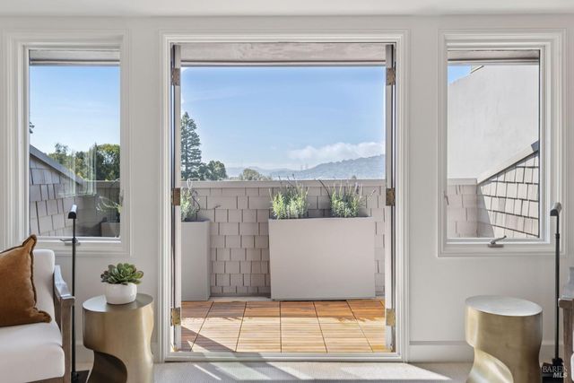 25 Mark Ter, Tiburon, CA 94920