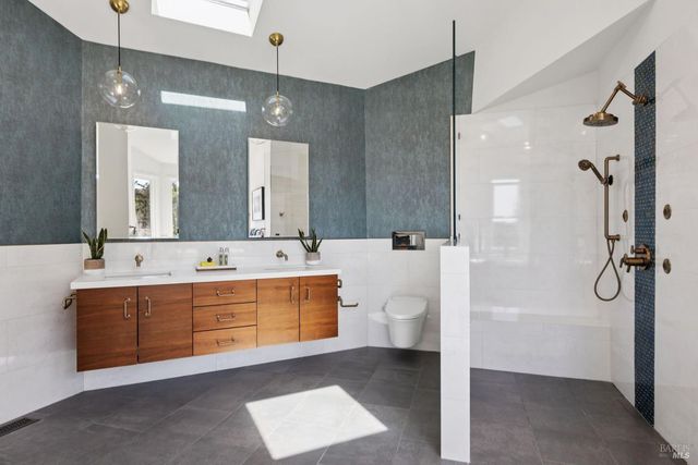 25 Mark Ter, Tiburon, CA 94920