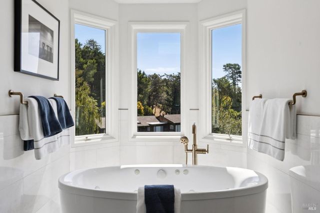 25 Mark Ter, Tiburon, CA 94920