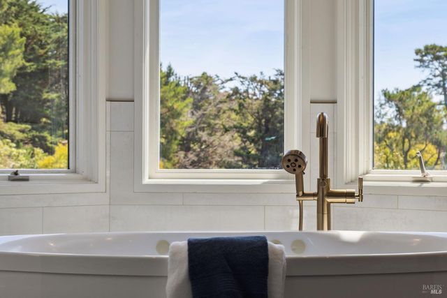 25 Mark Ter, Tiburon, CA 94920