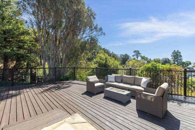 25 Mark Ter, Tiburon, CA 94920